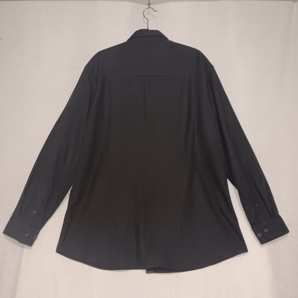 Men's charcoal gray Grizzly Mountain flannel Shirt. - Picture 4 of 10